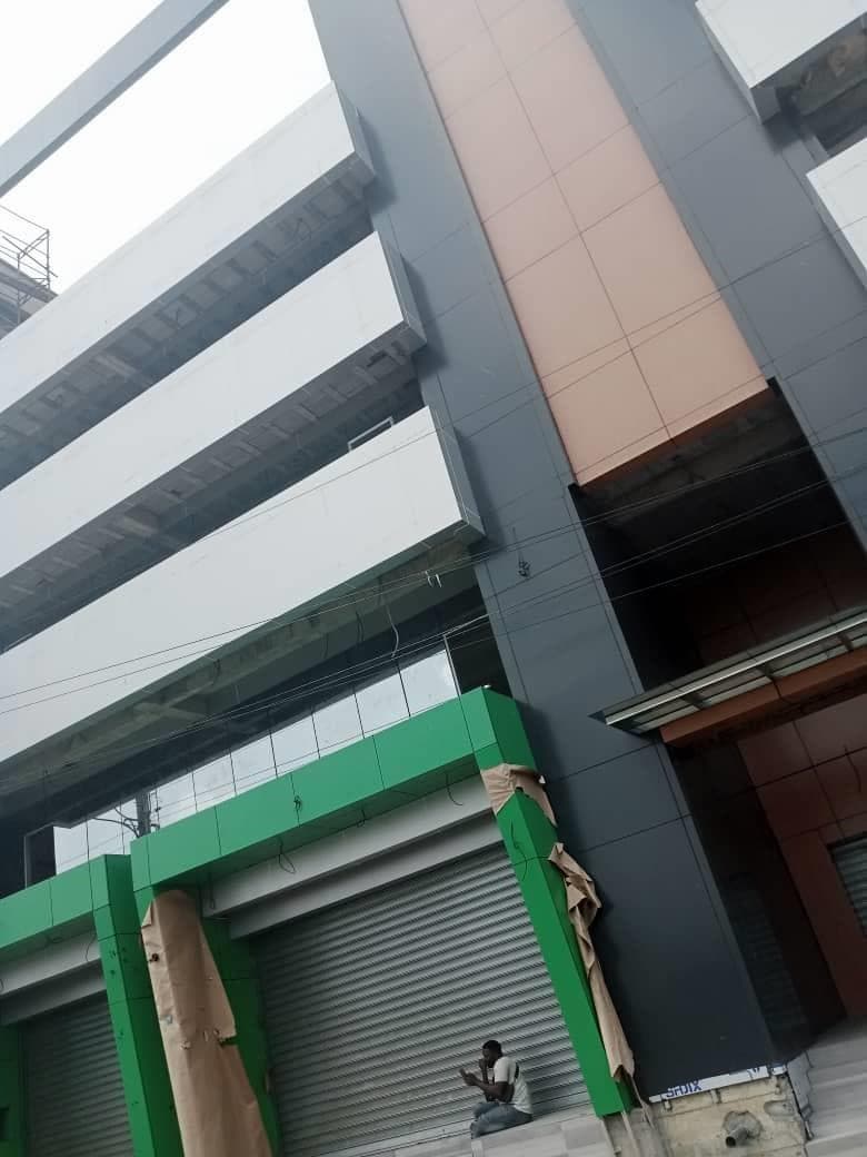 Immeuble commercial réalisé par ACHAFF SA